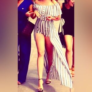 Cute romper with a dress like feel! Black and white